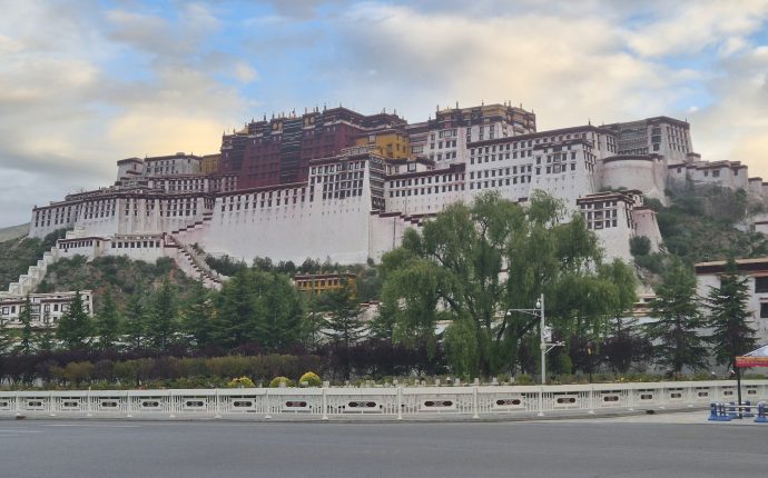 Lhasa to Kathmandu Overland Tour
