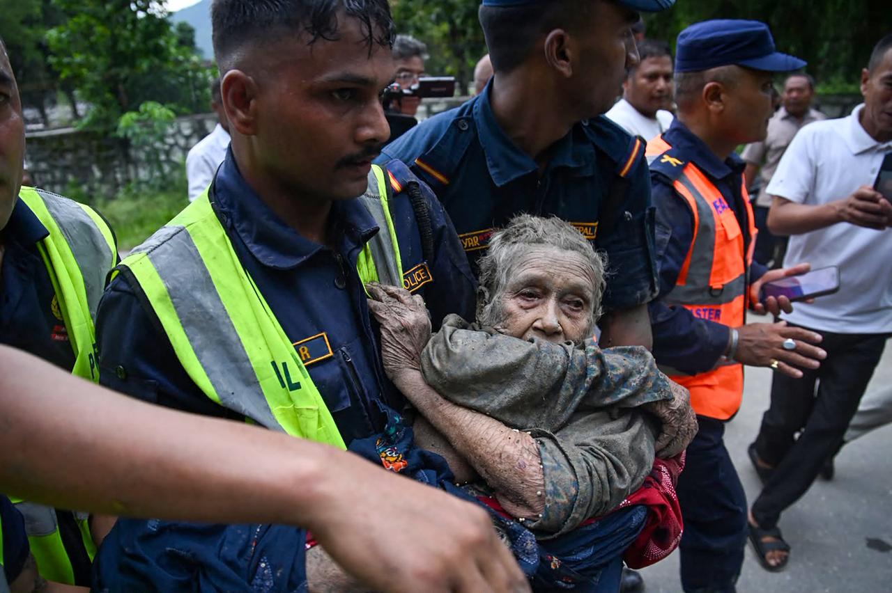 Live Nepal–Tibet Border Flood Updates: Trekking Routes  Safety Status, and Helplines